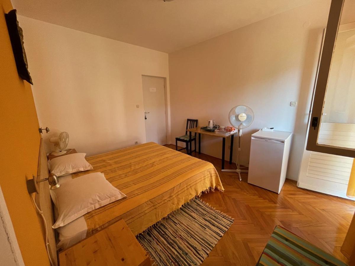 Hvar Guesthouse - Double Bedroom With Private Bathroom Jelsa  Extérieur photo