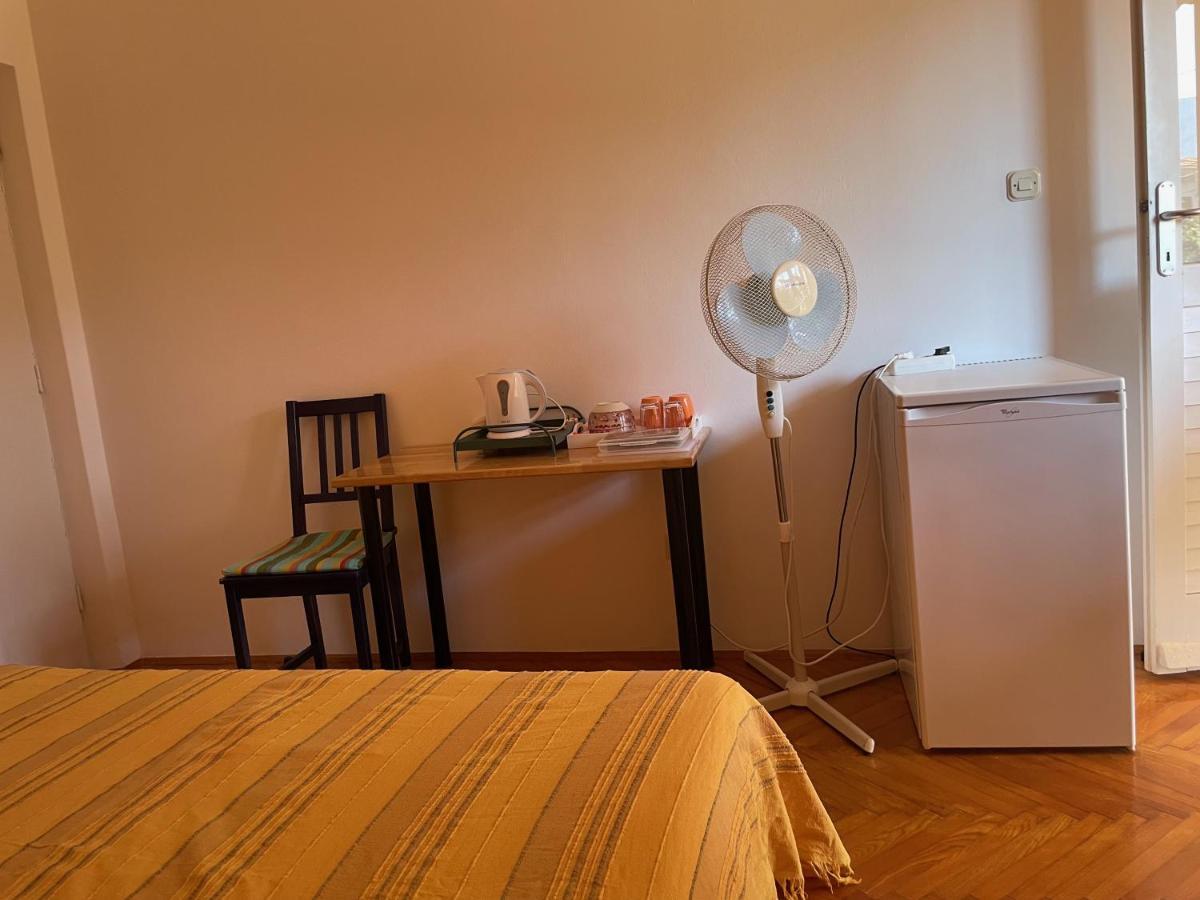 Hvar Guesthouse - Double Bedroom With Private Bathroom Jelsa  Extérieur photo