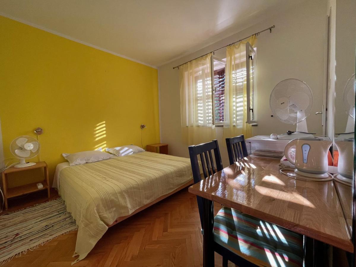 Hvar Guesthouse - Double Bedroom With Private Bathroom Jelsa  Extérieur photo